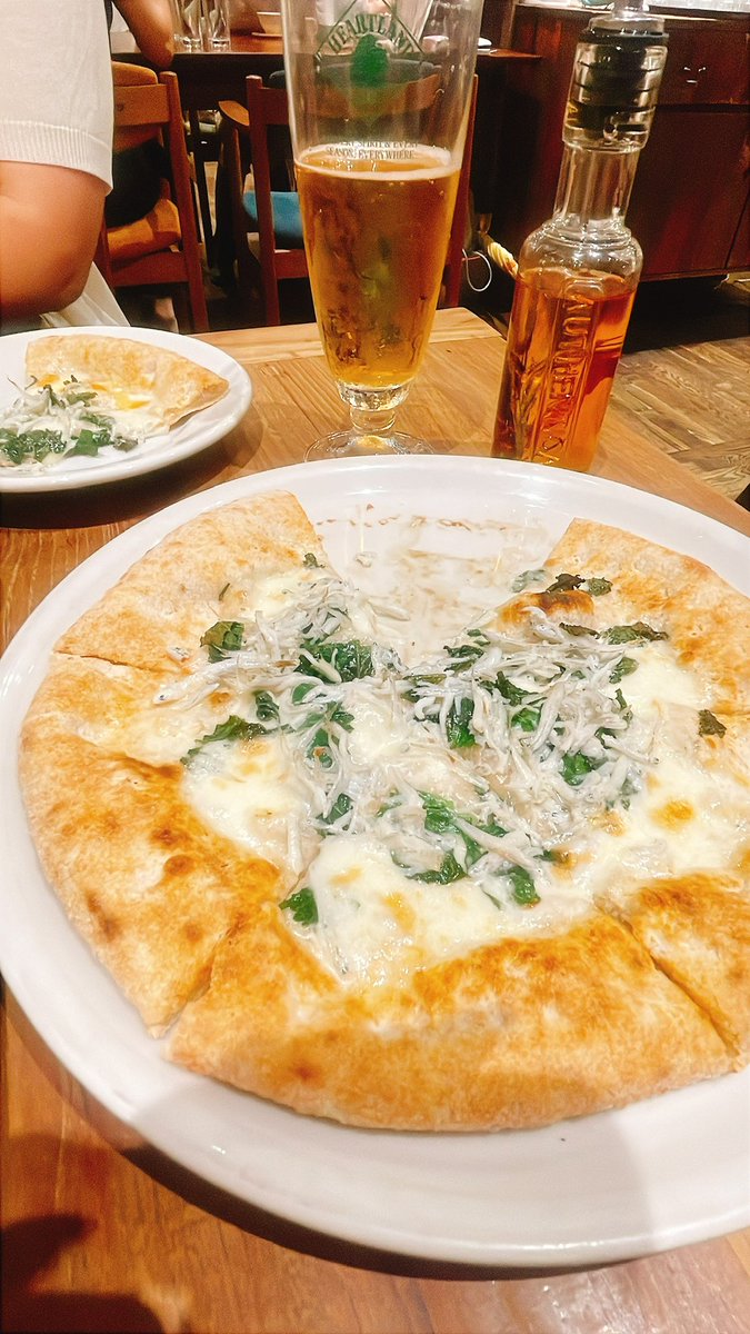 fun9ypan's tweet photo. →→
ライブ前の定番ダイニング🍽️✨
#lovetable
#豆乳美人鍋 #大葉としらすピザ
wineもトークも止まらず🍷🍾
ジャッカン食べ過ぎ腹パン
でもオーガニックやからOK🙆‍♀️🩷笑 https://t.co/YVdrMdtlMz