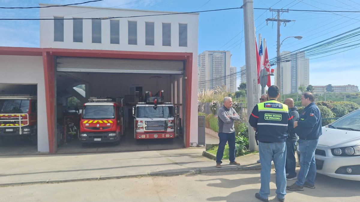 Sistema Nacional de Operaciones (@snobomberos) on Twitter photo #Forestal en el marco del convenio entre <a href="/BomberosdeChile/">Bomberos de Chile</a> y <a href="/cormachile/">Corma Chile</a> para formar a Bomberos en los Cursos S230 y S231, ya están en Chile los instructores de Cal Fire. Hoy conocieron la central de comunicaciones del <a href="/bomberosvina/">Bomberos ViñadelMar</a> y algunas de sus compañias de la especialidad #Forestal en el marco del convenio entre <a href="/BomberosdeChile/">Bomberos de Chile</a> y <a href="/cormachile/">Corma Chile</a> para formar a Bomberos en los Cursos S230 y S231, ya están en Chile los instructores de Cal Fire. Hoy conocieron la central de comunicaciones del <a href="/bomberosvina/">Bomberos ViñadelMar</a> y algunas de sus compañias de la especialidad