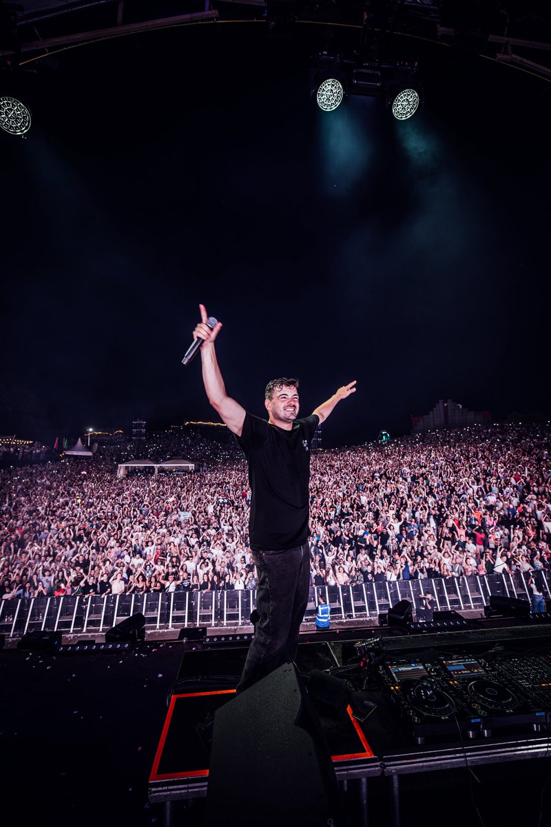 MartinGarrix's tweet image. 4 shows in 4 days 🤯🔥❤️..🇪🇸🇩🇰🇳🇱🇷🇴 Gracias! Tak! Dankjewel! Multumesc! that was soo fun.. ❤️❤️