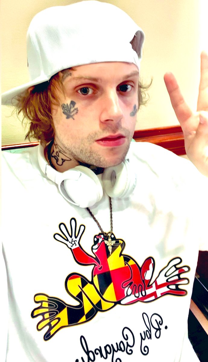 HELLO BBY GOYARD FANS 

MY NEXT ALBUM IS DROPPING ON OCTOBER 28TH

THAT IS ALL 💋