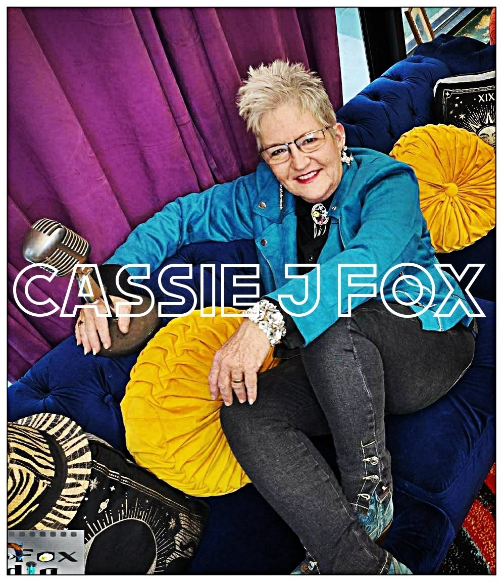 CassieJFox's tweet image. Workin&apos; a groove, doing playlist &amp;amp; recording this week&apos;s syndicated show.  #SOTB is heard on various stations &amp;amp; platforms worldwide. 
#CassieJFox #RadioShow #SouthernSounds #Platforms #Mixes #Blues #Soul #SouthernSoul 🎤💥❤️‍🔥