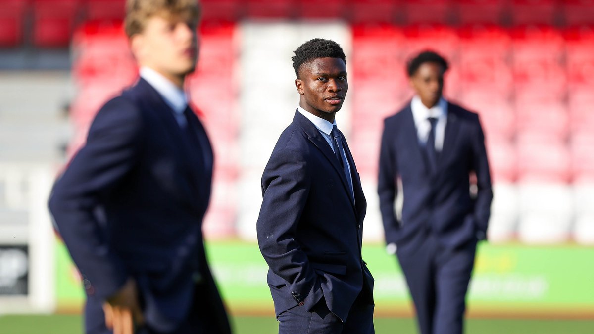 Peterborough United (@theposh) on Twitter photo 📷👔
#pufc | <a href="/marcdarcysuits/">Marc Darcy Menswear</a> 📷👔
#pufc | <a href="/marcdarcysuits/">Marc Darcy Menswear</a>