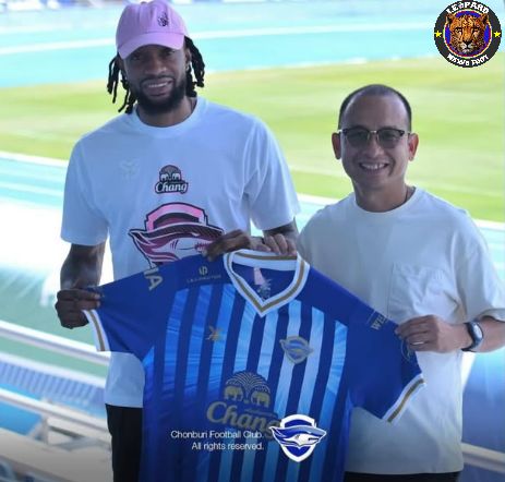 #Mercato

L'attaquant congolais JONATHAN BOLINGI 🇨🇩 s'est engagé avec CHONBURI FC du Thaïlande après la fin de sa collaboration avec VOJVODINA de la Serbie.
Signalons qu'il s'agit d"un nouveau challenge pour l'international congolais en terre thaïlandaise après avoir évolué dans
