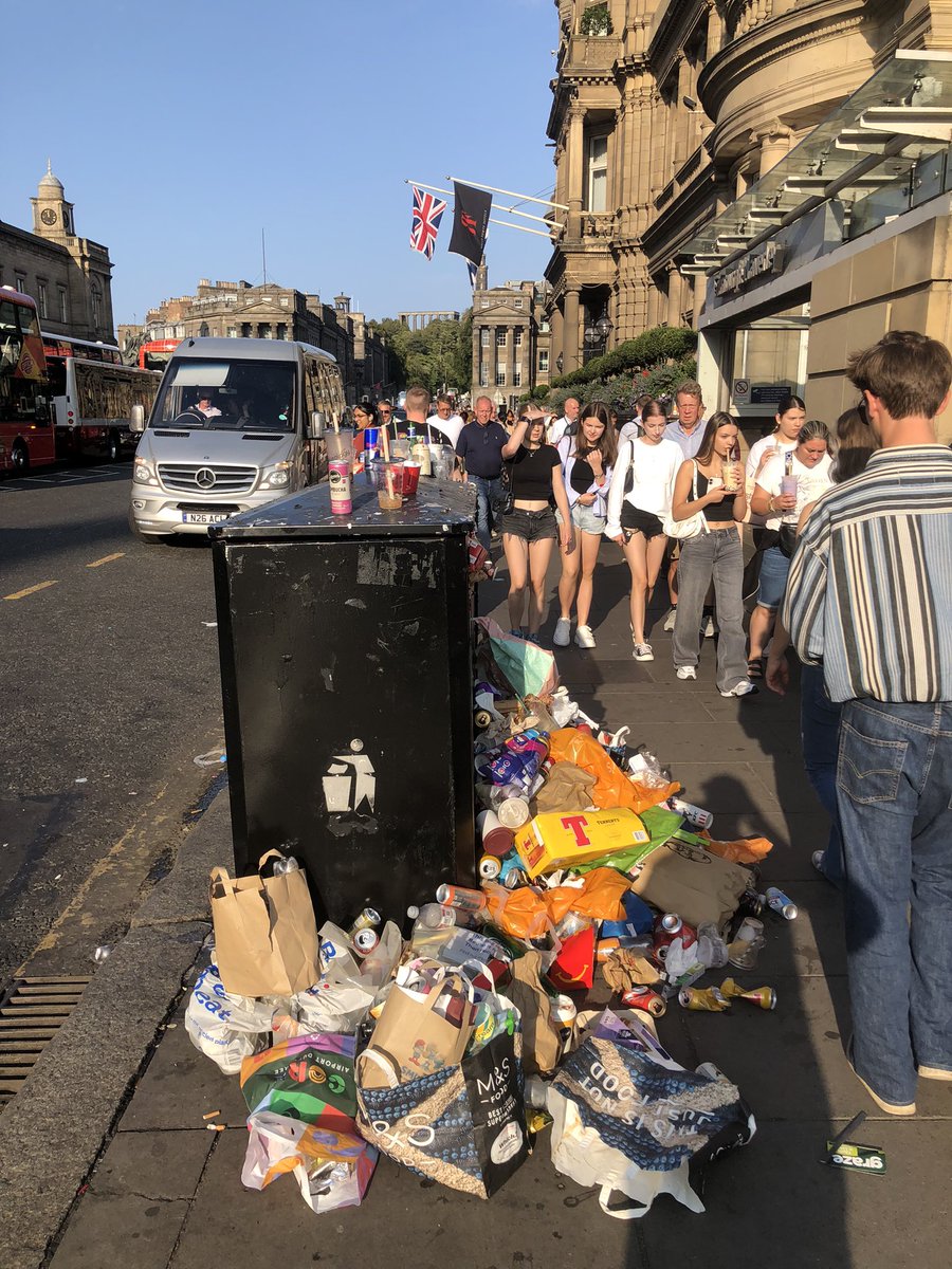 Day 5 of Oasis-Fringe mania and it’s starting to feel like the great Edinburgh bin strike of ‘22. Rats, assemble!