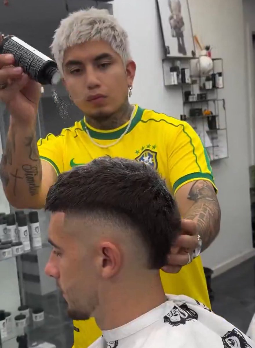 "El examen va ser facilísimo". Primera pregunta:

-Qué nacionalidad es el peluquero de Yoangarcia?
#rcde