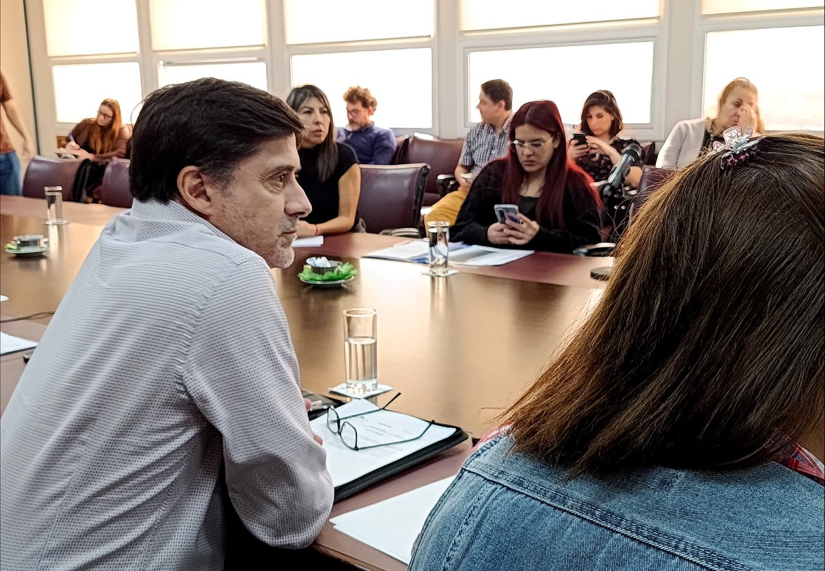 #ComisiónE
Seguimos recibiendo aportes y sugerencias al #Proyecto de #Ley que propone la creación del Régimen de Habilitación Regional para Comercialización de Productos Alimenticios. Hoy recibimos a autoridades de Bromatología y de asistencia Legal y Técnica del <a href="/MinSaludNqn/">Ministerio de Salud</a>.