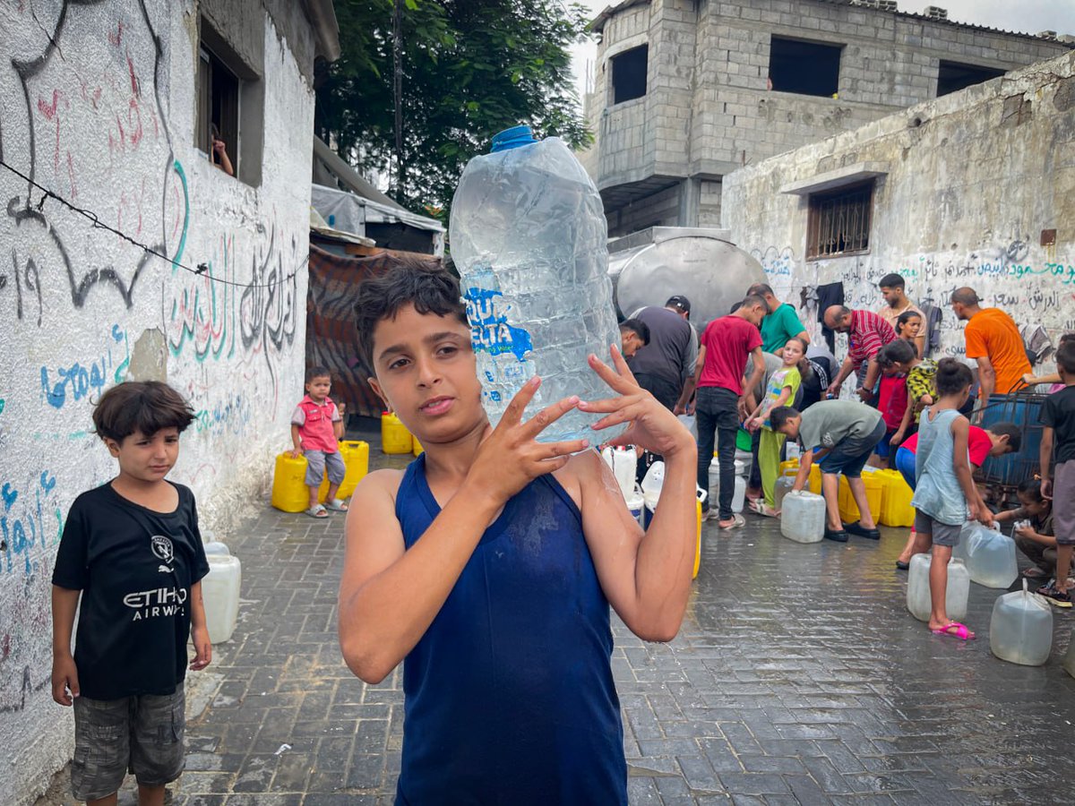 yafarelief's tweet photo. 💧 “Every drop is life.”
Today, Yafa Relief teams delivered clean drinking water to families who have none—bringing relief, dignity, and hope amid severe shortages.
🌐 https://t.co/rFJjqOGV7D
❤️ GoFundMe → https://t.co/NoLeKn894P
#HumanitarianRelief #NGOInAction #AidForGaza https://t.co/HX5goDTA7U