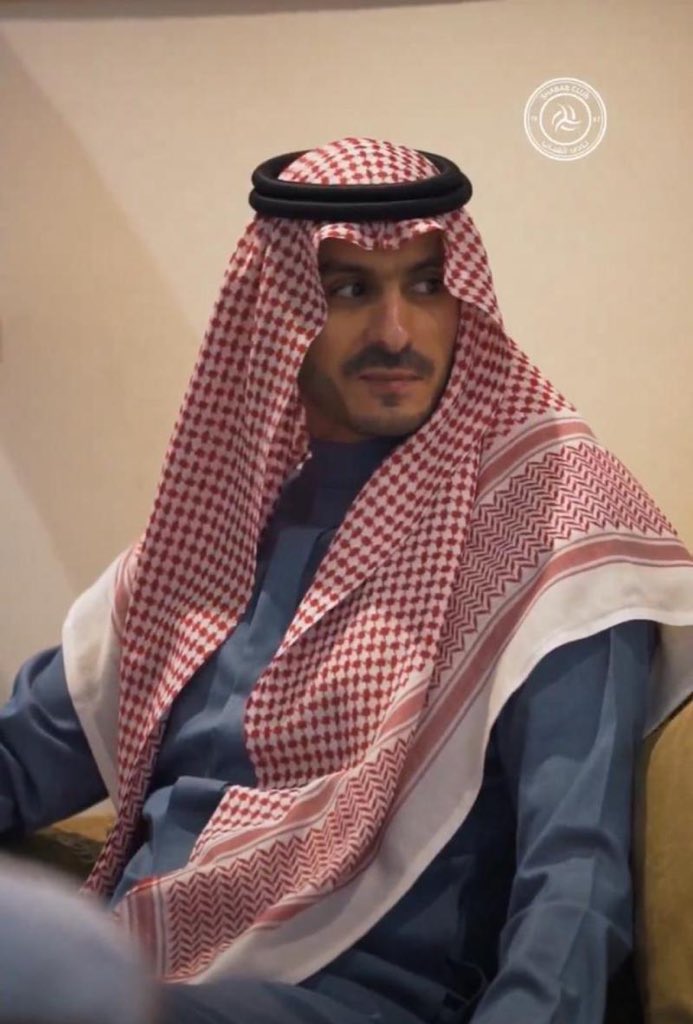 في ميلة عقاله ثقـه وبفطرته صبراً جميل
يحسب مسافة صيدته واليا رماها صادها

🤍🖤