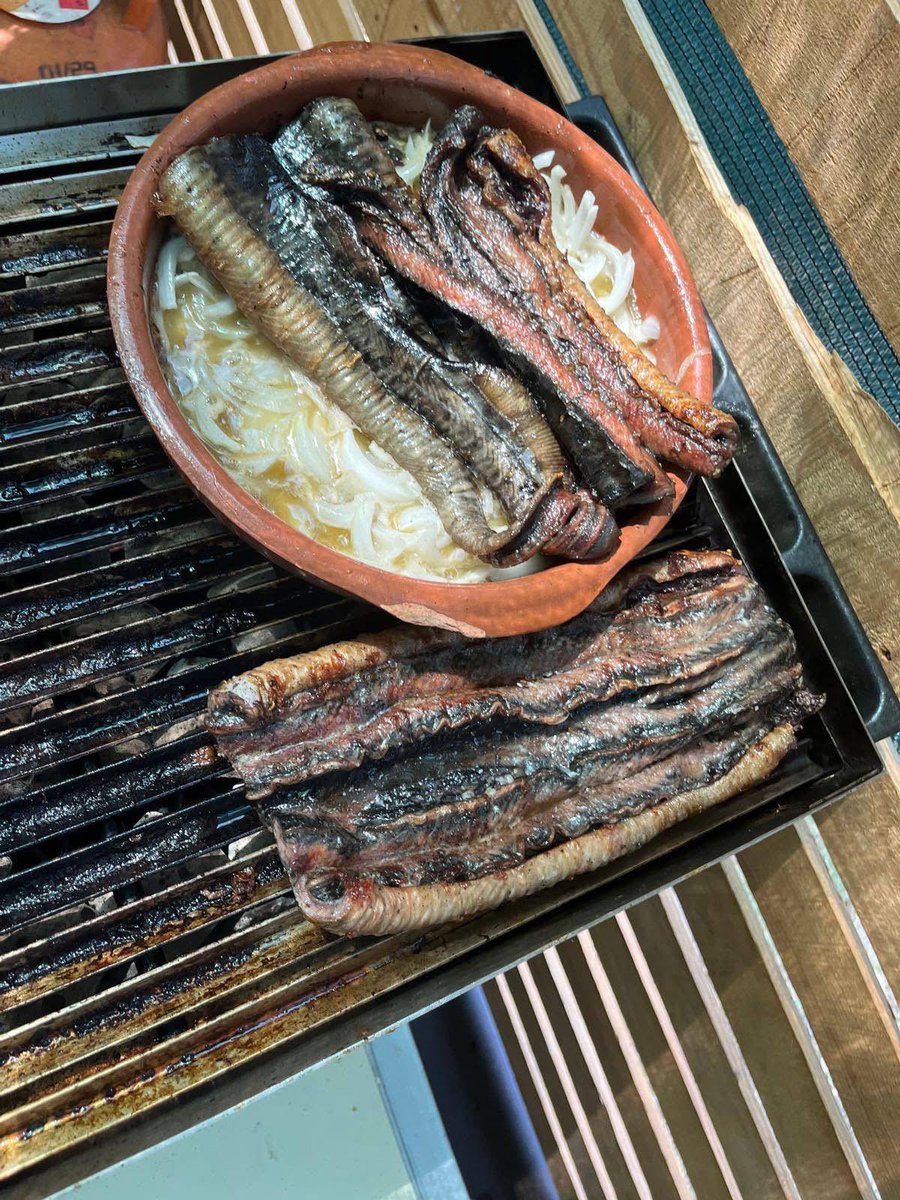 A Festa da Lamprea Seca de Arbo congregou esta fin de semana a centos de persoas na carballeira de Turbela

A deputada de Turismo, <a href="/castro_domingue/">Nava Castro Domíngue</a>, sumouse a unha das citas gastronómicas máis importantes do mes de agosto nas Rías Baixas

Por moitos anos máis!