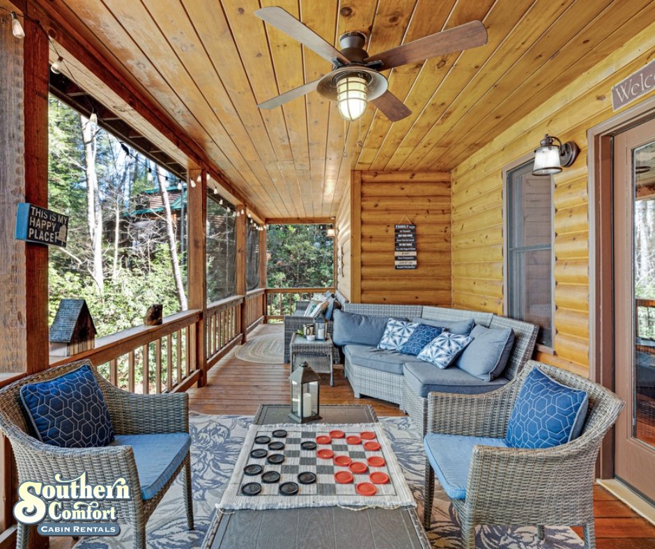 SoCoCabins's tweet photo. Bear Creek is the cozy mountain escape you have been waiting for! Unwind by the fire pit, relax in the hot tub under twinkling lights, or challenge friends in the game room. https://t.co/yiuyTHVADR