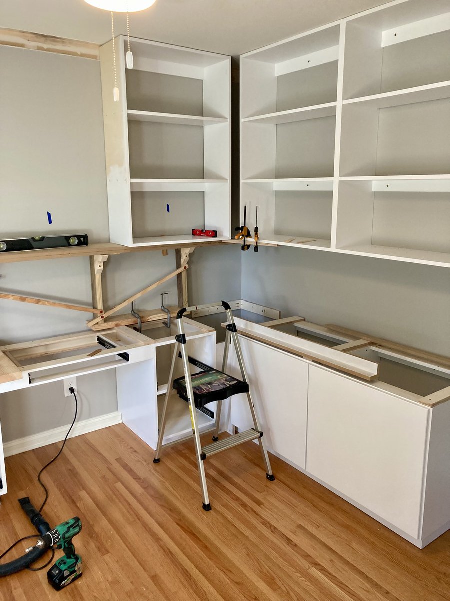 HRhandyman's tweet photo. Avoiding a ledger board with some impromptu scrap wood scaffolding. https://t.co/6XiA5uwgOL