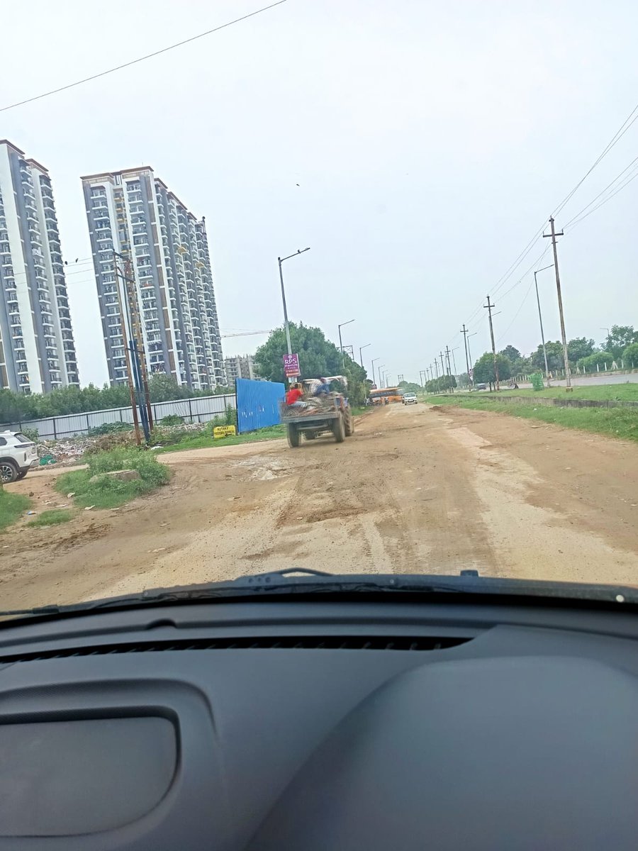 vojha035's tweet photo. @OfficialGNIDA @GreaterNoidaW 
The service road of 80 meter road from Rajesh Pilot Chowk which is coming towards Coco County Socity SECTOR-10 Greater Noida west ,Greater Noida is completely broken. Please get it repaired. https://t.co/eFrrVaOdff
