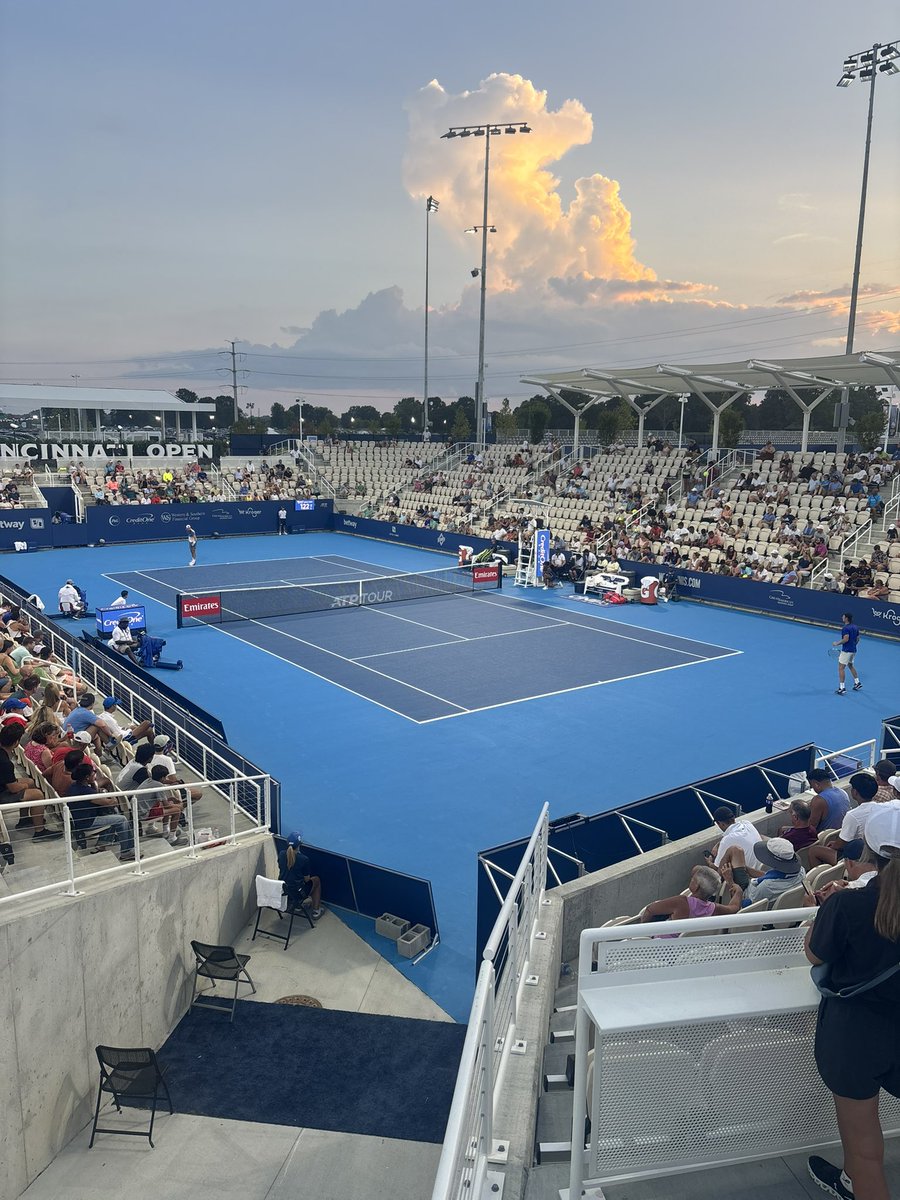 Red_Sox_Fan93's tweet photo. @CincyTennis the champions court was an amazing add! Such a cool atmosphere! https://t.co/Vx7BC9VTAH