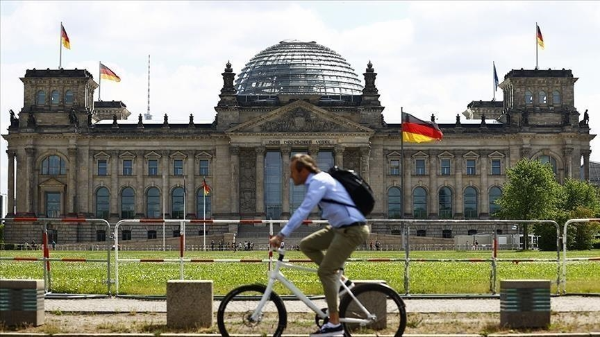 ianbremmer's tweet photo. share of germans who said they would “definitely” be willing to defend their country with weapons in case of military attack: 16% (!)
-forsa institute https://t.co/41QmSJc0FX