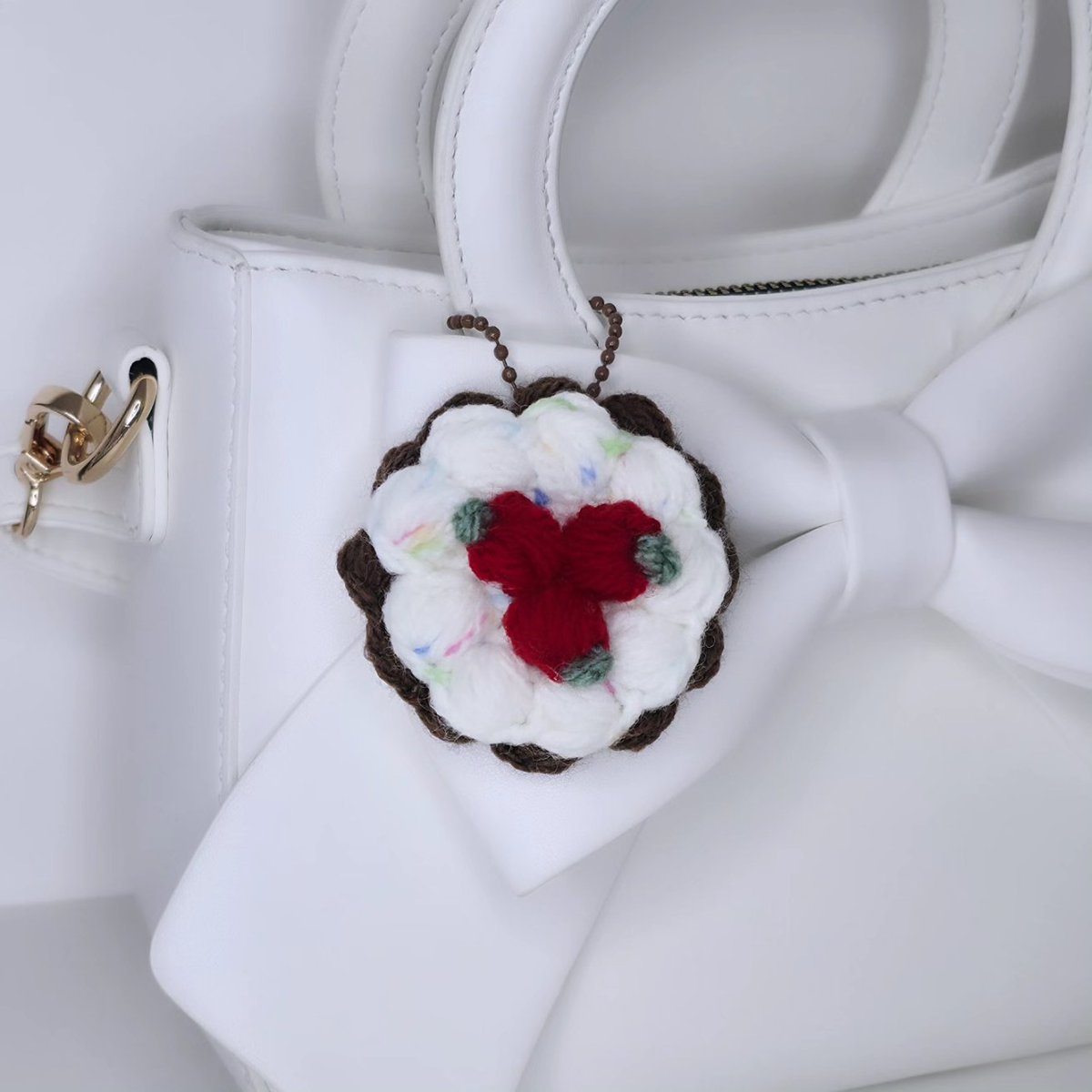 oddinent's tweet image. welcome to the oddinent bakery!🍮

bag charms for the sweet treat, trinket lovers 🎀

you can purchase them at oddinent.com/shop/crochet/b… 🍪

bag charms start at £2.50! 🛍
~

#trinket #trinkets #bagcharm #trinketcollection #crochet #pudding #coquette #kpop #sanrio