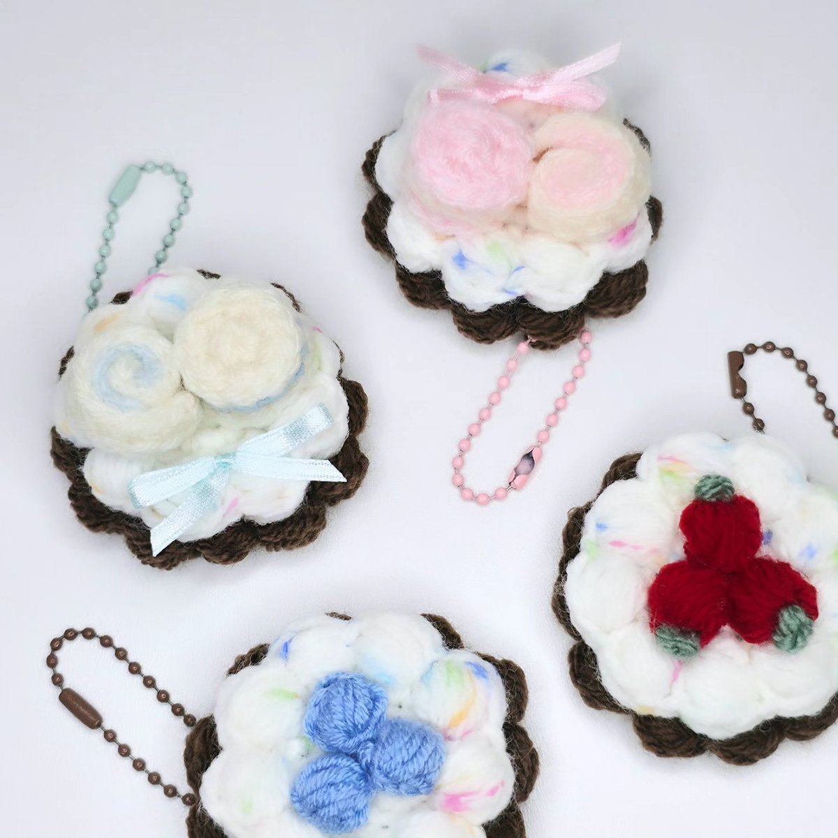 oddinent's tweet image. welcome to the oddinent bakery!🍮

bag charms for the sweet treat, trinket lovers 🎀

you can purchase them at oddinent.com/shop/crochet/b… 🍪

bag charms start at £2.50! 🛍
~

#trinket #trinkets #bagcharm #trinketcollection #crochet #pudding #coquette #kpop #sanrio