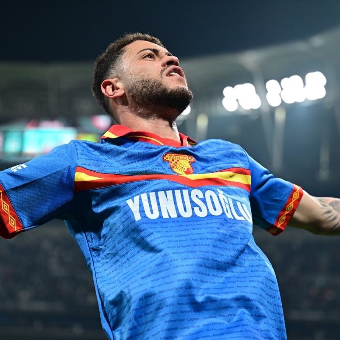 ÖZEL | Romulo, Leipzig'de!

🤝 Göztepe ve Leipzig prensip anlaşmasına vardı.

💶 Bonservis: 20 milyon euro
➕️ Bonus: 5 milyon euro 
➰️ Sonraki Satıştan Pay: %10