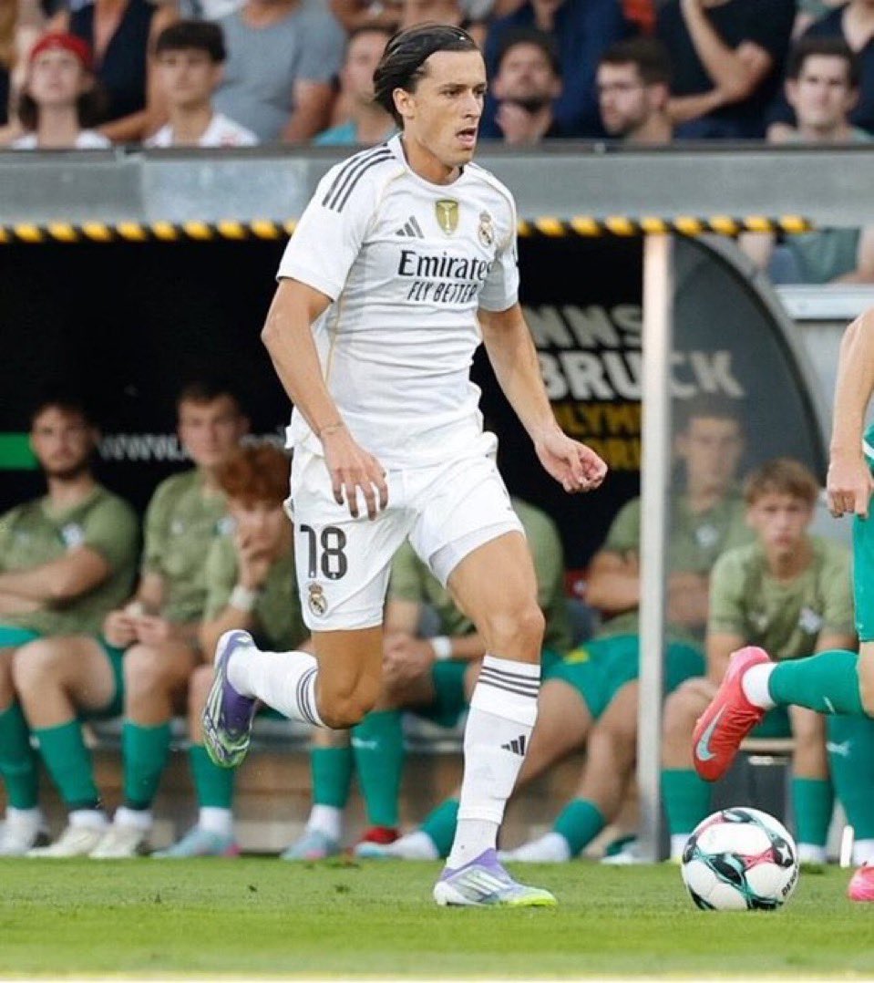 Muy buenos los primeros 45 minutos de Alvaro Carreras con el Real Madrid. 

Su carta de presentación no ha podido ser mejor. Jugador que será fundamental a la hora de sacar el balón. 

50 millones de euros pueden parecer muchos, pero era una operación muy necesaria.