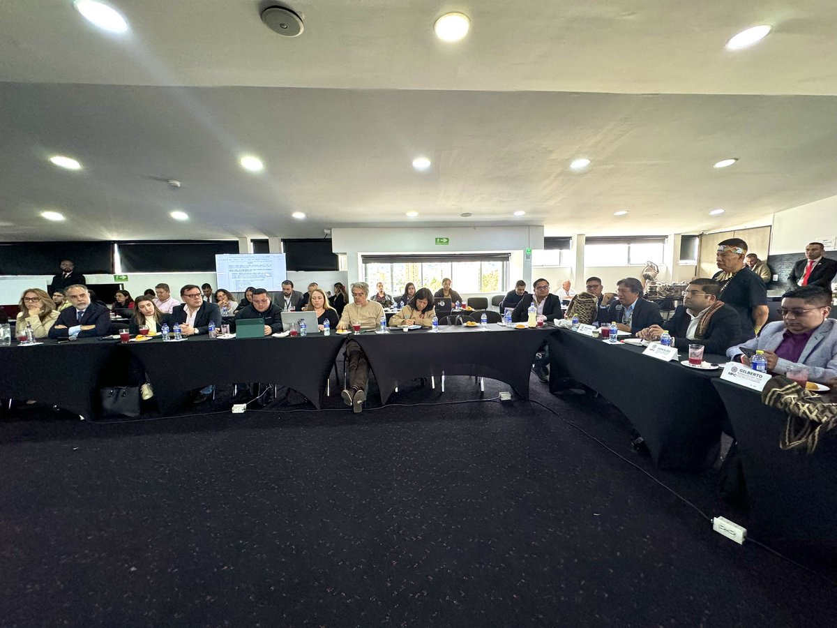 En sesión de <a href="/MPCindigena/">Mesa Permanente de Concertación Indígena - MPC</a> con la presencia de <a href="/AABenedetti/">Armando Benedetti</a> firmamos la ruta de la consulta previa del Proyecto de Ley de Competencias SGP. Los acuerdos de consulta deben respetar el principio de progresividad de derechos y consolidación de Entidades Territoriales Indígenas.