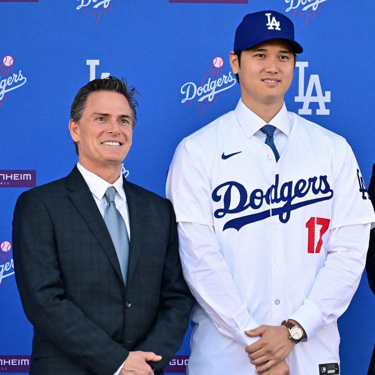 BleacherReport's tweet photo. Shohei Ohtani and his agent are being sued after "sabotaging" a $240M real estate project in Hawaii, per  @AP_Sports, @jgolen 

A Hawaii real estate broker says Ohtani and his agent "exploited their celebrity leverage" to get the broker fired from a luxury housing development

More info here: https://t.co/4D89PgXLbS