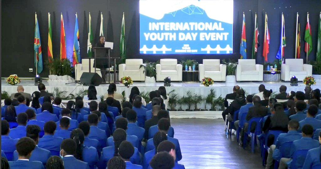 AUYouthProgram's tweet image. Today, @AU_WGYD and Sifundzani High School convened an #IYD2025 commemoration event under the theme, "Bridging the Gaps", which expands on the students' continued exploration of mindset as a transformative force.

#1mNextLevel