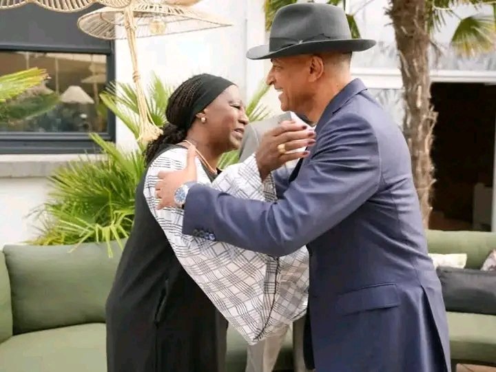 #RDC : au conclave de Ensemble pour la République à Bruxelles, c'est aussi cette image pleine d'affection entre le président <a href="/moise_katumbi/">Moise Katumbi</a> et l'honorable princesse <a href="/Inamizi2/">Dominique MUNONGO INAMIZI'</a>. 

"La loyauté et la fidélité sont des vertus qui doivent nous caractériser."  #Restonsconstant.