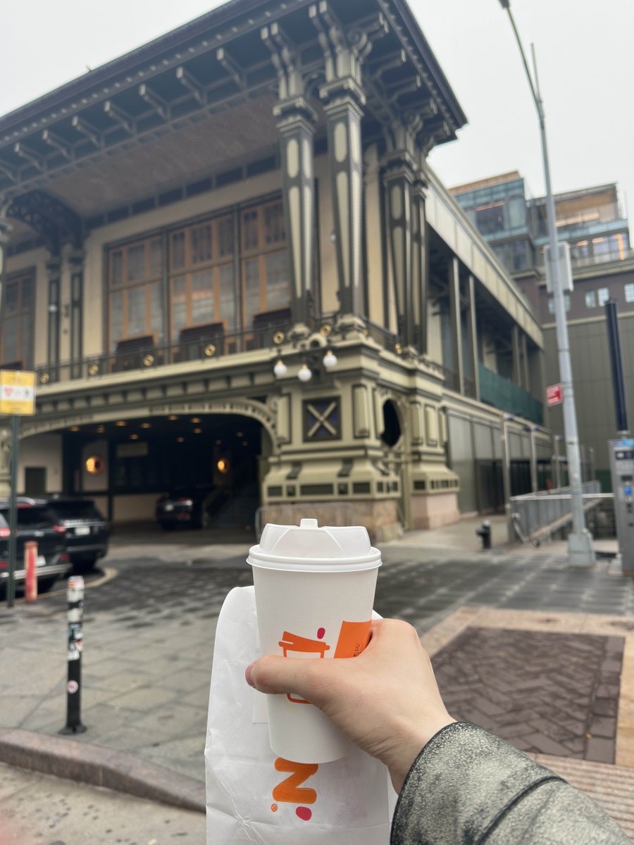 DenFlipper's tweet image. Been grinding at Cipriani the last 3 months — behind the bar, in the kitchen. 

Learned a lot, saw even more 

If you’re from NYC, you know exactly the spot I’m talking about. 

Here are a couple shots from the events — there’s a certain calm in the air there😊