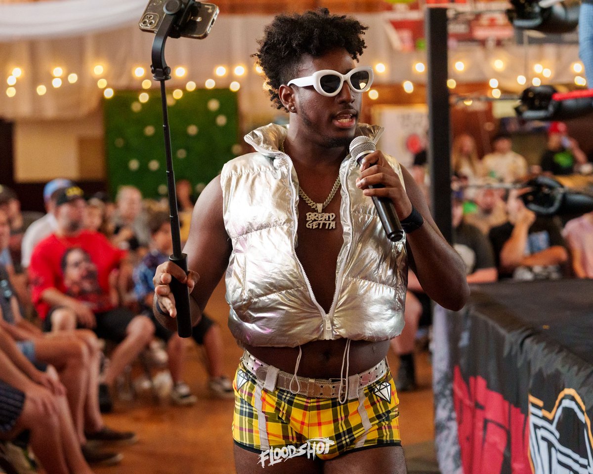 first ever singles title match. a real star showing over at @blitzkriegpro . #JAYKHARMA is coming for everything they forbid me and hoped i couldn’t have &amp; the name is definitely gonna remembered— 
#WeStanJay isn’t a hashtag.. it’s a MOVEMENT.

📸: <a href="/floodshot_/">Matt Flood</a>