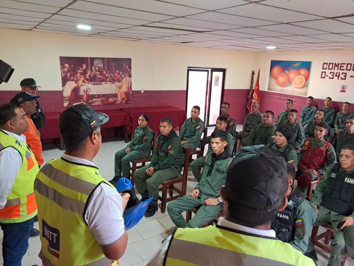 Los trabajadores del INTT oficina Valle de la Pascua, en colaboración con la PNB, realizaron una charla de prevención y educación vial a los funcionarios de la  Guardia Nacional Bolivariana. Se destacó la importancia de usar dispositivos de seguridad para reducir accidentes.