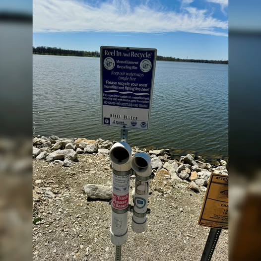 TIP TUESDAY!
Did you know fishing line &amp; lure recycling stations are situated at 11 locations around Lake Springfield? When discarded improperly, fishing line &amp; lures can harm birds &amp; other wildlife. 

To learn more &amp; view the full list of locations: cwlp.com/LakesParksHome…