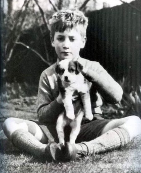 John Lennon and his puppy Sally (1947) 🤍