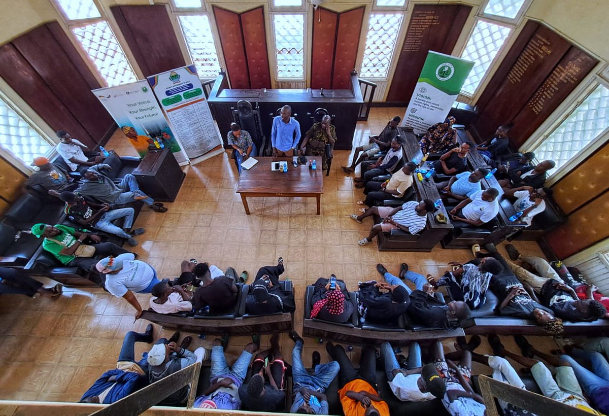 deemuye's tweet photo. Honored to mark #InternationalYouthDay2025 at Malindi Municipal Assembly with 50+ youths, the OCS James Wairia &amp; Ward Admin Dadu Chome. We discussed peace, security, SDGs &amp; ending “Woza Woza” gangs a step towards healing police youth relations in Malindi. @HakiYetuOrg
#Peace https://t.co/iNEze3VBaJ