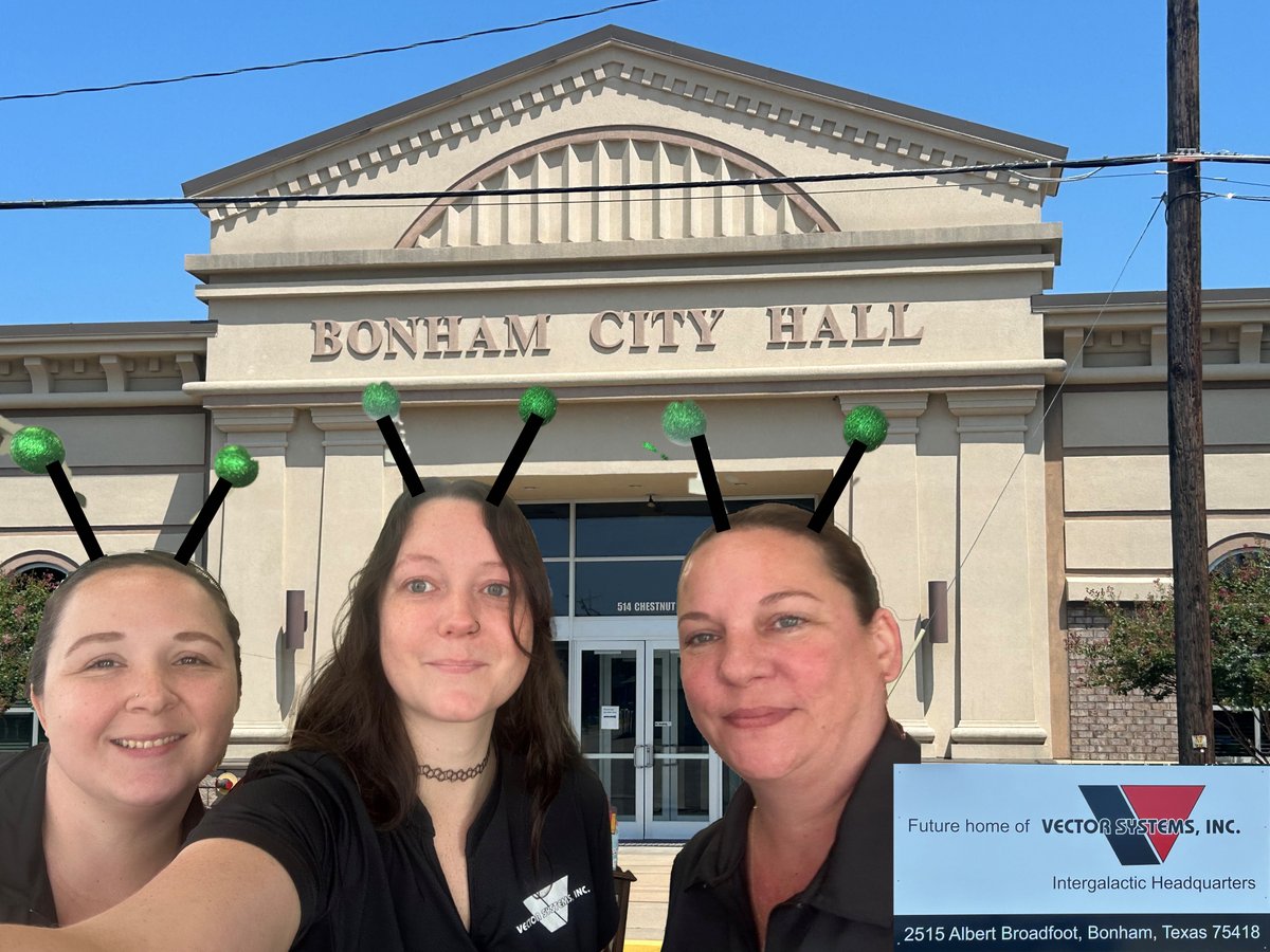 VectorSystemsUS's tweet image. Whether you are travelling from outer space or just in town - be sure to stop by Bonham City Hall and grab a selfie! #CityHallSelfie #BelieveinBonham