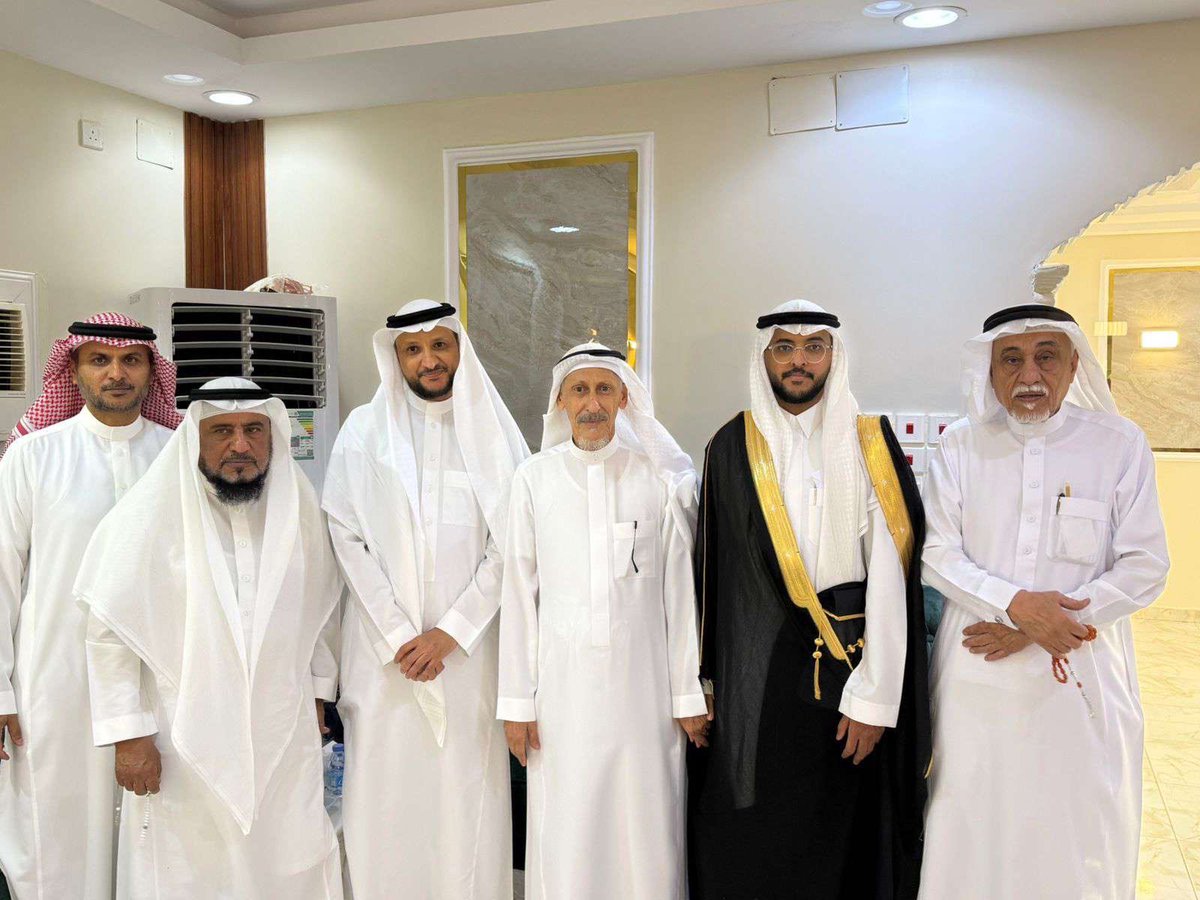 mkn_ho's tweet photo. تم في هذه الليلة المباركة الثلاثاء ١٨ / ٢ / ١٤٤٧ 
عقد قران #الدكتور ابراهيم محمد علي الخريزي على ابنة #الشيخ خالدبن عبدالرحمن الكناني بمجلس قرية مخشوش نسأل الله أن يبارك للعروسين ويبارك عليهما ويجمع بينهما في خير والتهنئة موصولة للأسرتين الكريمتين والله يتمم لهم على خير🌹 https://t.co/6SRmbHsKmm