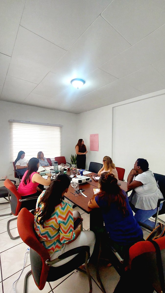 centroIAD's tweet photo. La semana pasada nos llenamos de ideas, compromiso y acción 💡💬
Estuvimos trabajando junto a voluntarios, beneficiarios, aliados estratégicos y personal técnico para construir el Plan Estratégico Institucional de una organización historica en la defensa de los derechos humanos. https://t.co/OxuKxHpLu7