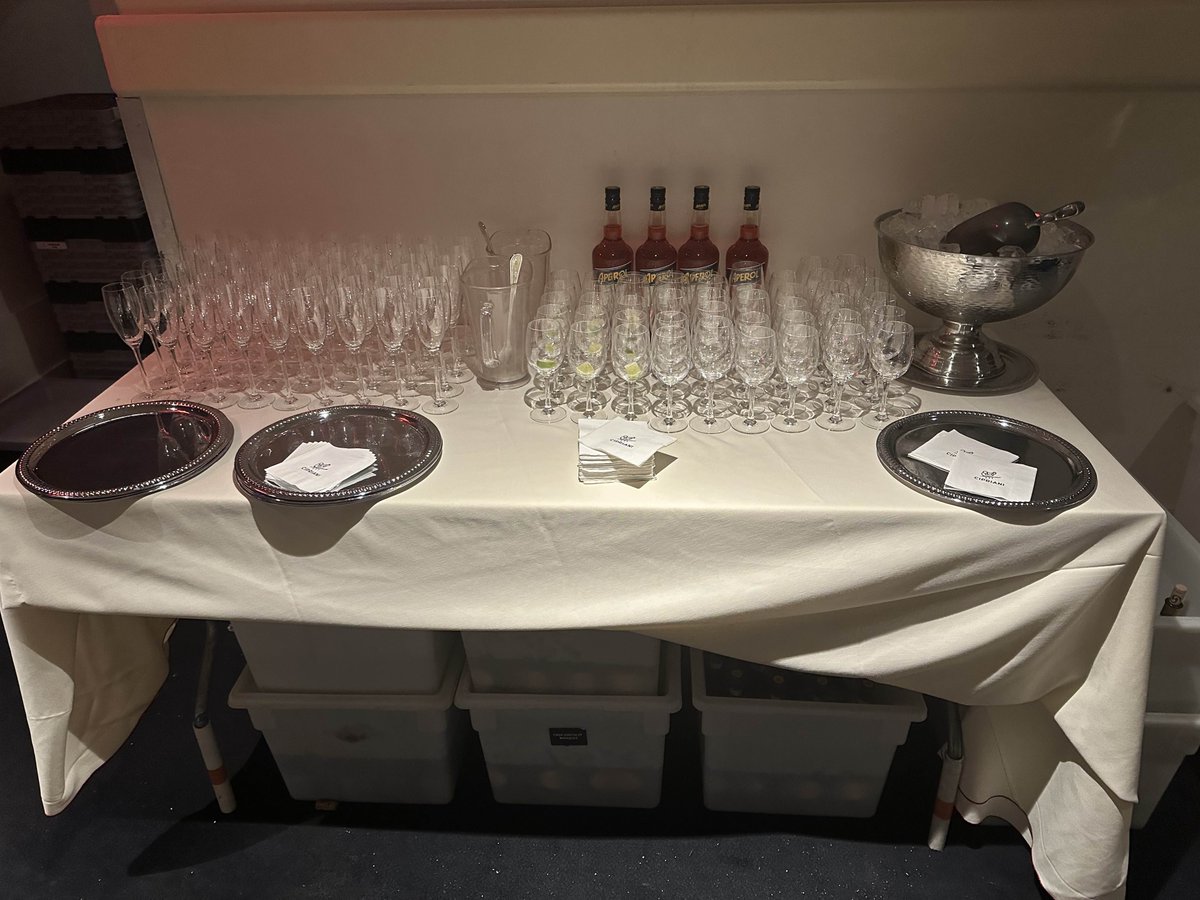 DenFlipper's tweet image. Been grinding at Cipriani the last 3 months — behind the bar, in the kitchen. 

Learned a lot, saw even more 

If you’re from NYC, you know exactly the spot I’m talking about. 

Here are a couple shots from the events — there’s a certain calm in the air there😊