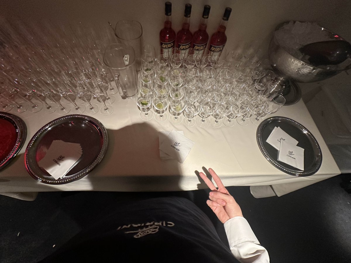 DenFlipper's tweet image. Been grinding at Cipriani the last 3 months — behind the bar, in the kitchen. 

Learned a lot, saw even more 

If you’re from NYC, you know exactly the spot I’m talking about. 

Here are a couple shots from the events — there’s a certain calm in the air there😊