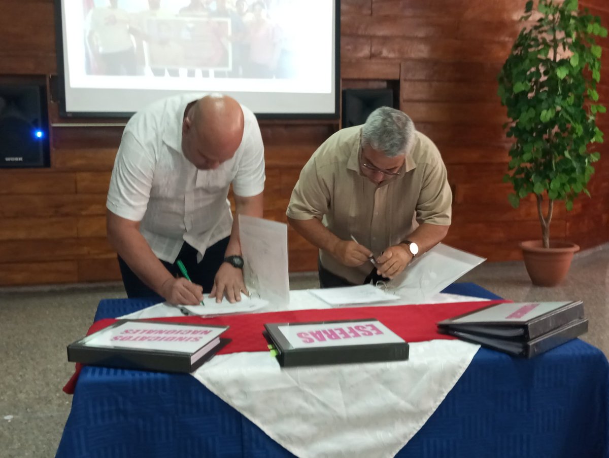 🇨🇺 Hoy concluimos el proceso de entrega del cargo de Secretario General de la <a href="/Cuba_CTC/">Central de Trabajadores de Cuba</a>, un espacio donde <a href="/DrRobertoMOjeda/">Dr. Roberto Morales Ojeda</a> secretario de organización del <a href="/PartidoPCC/">Partido Comunista de Cuba</a> nos convocó a continuar fortaleciendo el movimiento obrero para que cada colectivo sea un bastión de la revolución