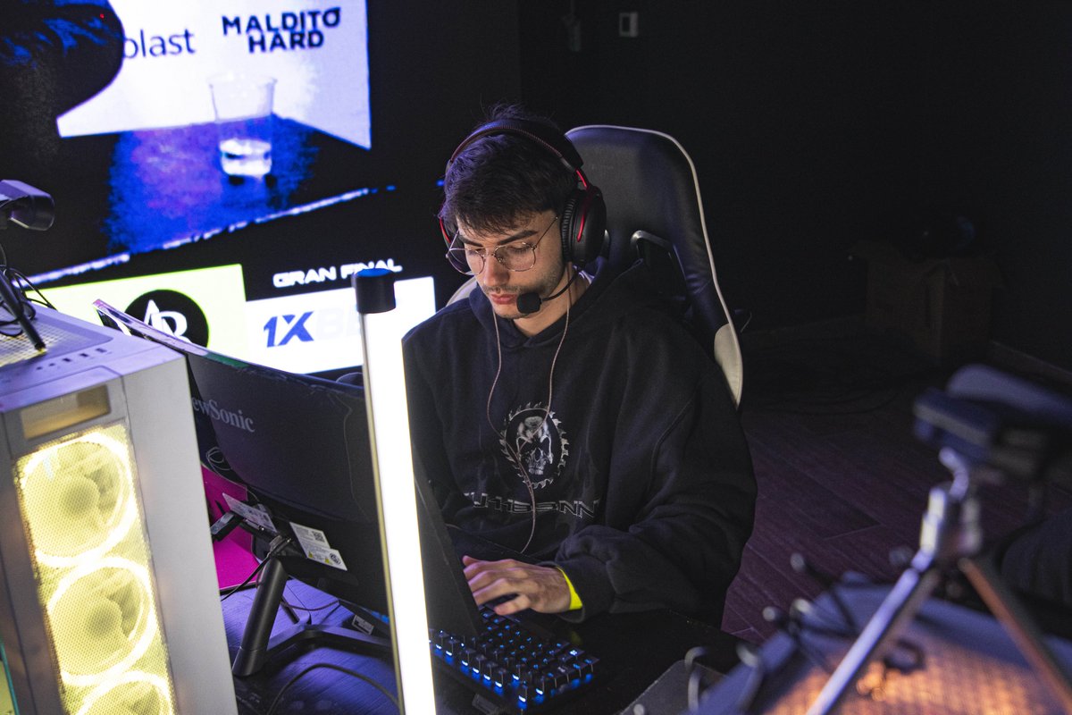 ANUNCIO!

Ya finalizado mi contrato con <a href="/Farenvehn/">FVN 🪽</a>, estoy en búsqueda de una nueva casa donde pueda seguir dedicándome a esto que tanto amo. Con muchas ganas de trabajar duro y seguir desarrollándome como jugador para tener un gran 2026.

Me encuentro F/A sin restricción