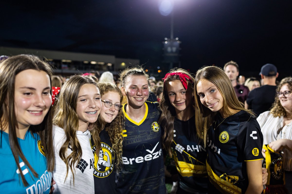 So many smiles in our Inaugural Season! 😁
 
#RivetersRise
