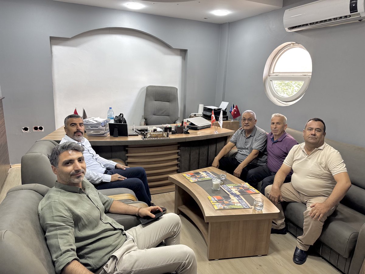 EMŞAV YÜKSEK İSTİŞARE KURUL ÜYESİ olarak bizlere ziyarette bulunan Aile ve Sosyal Politikalar İl Müdür Yardımcısı Sayın Yasin Maraşlıoğlu ile şehidimiz babası Mustafa Çelik beyefendiyle vakfımız adına istişarelerde bulunduk ziyaretlerinden dolayı teşekkür ederiz.