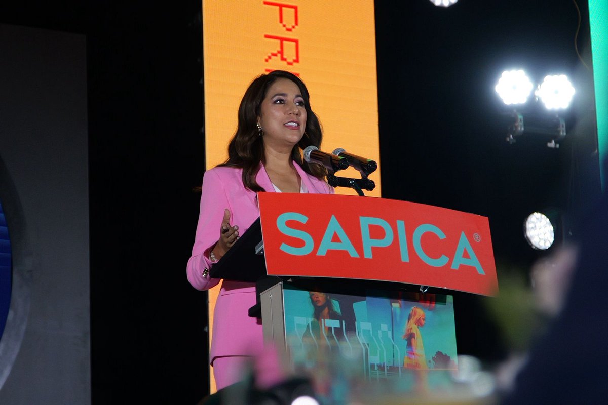 DrJoseChristian's tweet photo. En representación de nuestra @UTLmex, participé en la inauguración de SAPICA, uno de los eventos más importantes de nuestro León a nivel mundial.

Agradezco la distinguida invitación de la @cicegGTO, con quienes tenemos una importante y fuerte alianza 🦁👟👠

#SomosUTL https://t.co/6FxzYpJETx