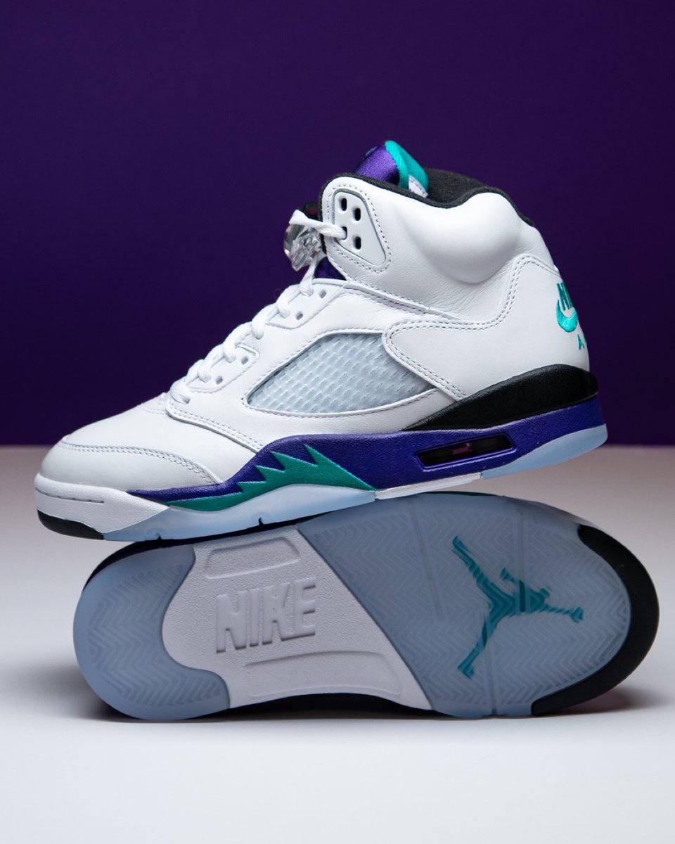 SNKR_TWITR tweet media