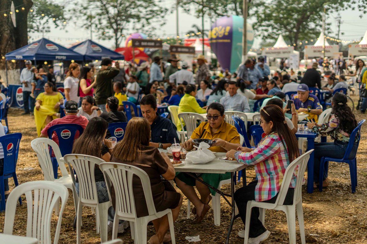 Estuvimos en la I Edición de la Feria Ganadera ASAR, realizada del 8 al 10 de agosto en La Casa de Olmedo, #Babahoyo, provincia #LosRíos. 🐄
Un evento que reunió a cientos de visitantes para apreciar una gran variedad de ganado y vivir una experiencia única para toda la familia.