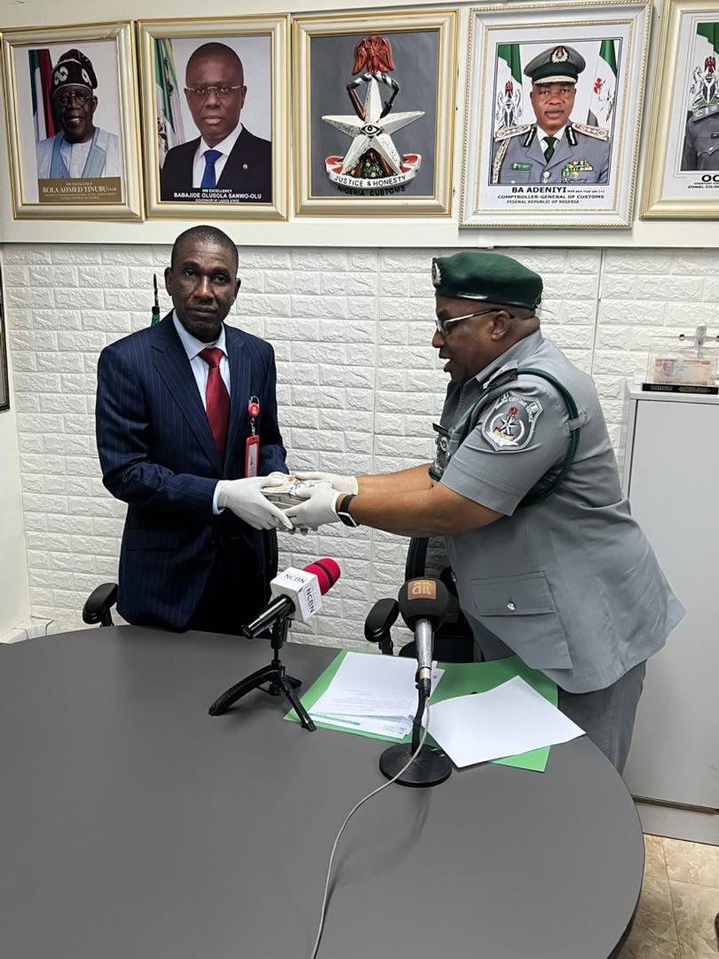 officialEFCC's tweet photo. EFCC Commences Investigation of Suspect  for Undeclared $59,000 At Lagos Airport 

Operatives of the Lagos Zonal Directorate 2 of the Economic and Financial Crimes Commission, EFCC, have commenced investigation of one Duru Ikechukwu Damian arrested by the Nigeria Customs Service, NCS, for allegedly failing to declare the sum of $59,000( Fifty Nine Thousand United States Dollars).

Damian was intercepted by operatives of the NCS during a routine check at the AML/ CFT Currency Declaration Desk on Monday, August 11, 2025 at Murtala Muhammed International Airport, Ikeja, Lagos.

Upon  his arrest, the suspect, who was scheduled to  travel on Emirates Airline to Dubai, claimed he had only $10,000( Ten Thousand Dollars) on him.

However, when a search was conducted on him, a sum of $49,000 was discovered undeclared, totalling $59,000.

During the handing over to the EFCC on Tuesday, August  12, 2025, the Area Comptroller in charge of the NCS at the Airport , E. I. Harrison said: “Today, we are having a process that we have been doing  over a period of time now. When we intercept currencies,  we do the needful of handing over to the appropriate agencies of government.

“We have carried out sensitization and we have had public announcements…  Presently, at the airport, announcements are being made, at intervals, on the need for travellers to declare their currencies or equivalents. Also, the  electronic signages in the halls display these messages.  Yet, at intervals, we also have people who fail to adhere to the extant laws and regulations...”, he said

While receiving  the suspect, the acting Zonal Director, Lagos Zonal Directorate 2, EFCC, Assistant Commander of the EFCC,  ACE1 Ahmed Ghali, said: “We are here to take over one of the recalcitrant Nigerians  who do not want to abide with the law in relation to money laundering.  But we will not relent in enforcing the law.   All that we are saying is that laws are meant to be obeyed.   So, we will always do our best, in line with our mandate, to ensure that any individual who violates the law does not go scot‑free.”