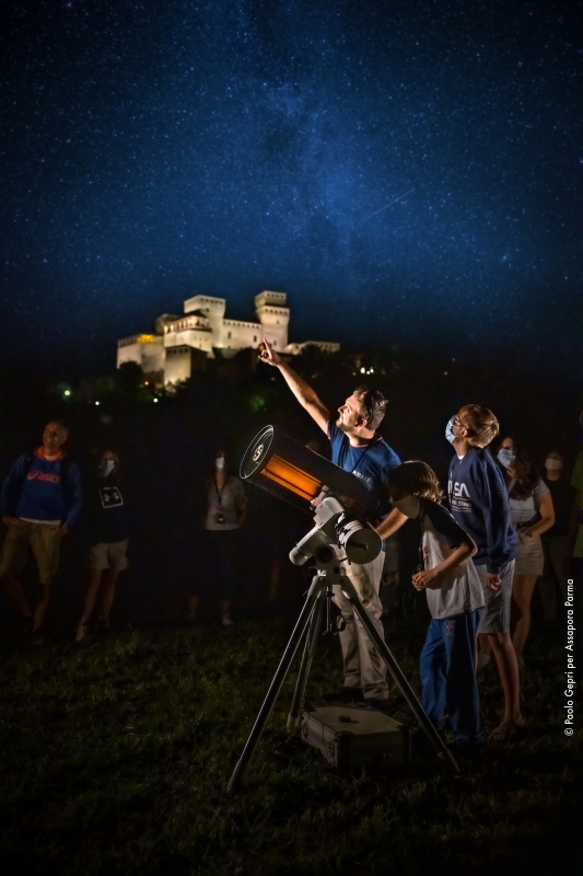 Pic nic al chiaro di luna, camminata notturna o concerto al tramonto? Scopri tutti gli eventi di Cammini di Notte 2025: camminiemiliaromagna.it/it/80-camminid…
Ph. Paolo Gepri |  #inEmiliaRomagna #EmiliaRomagnaSlow