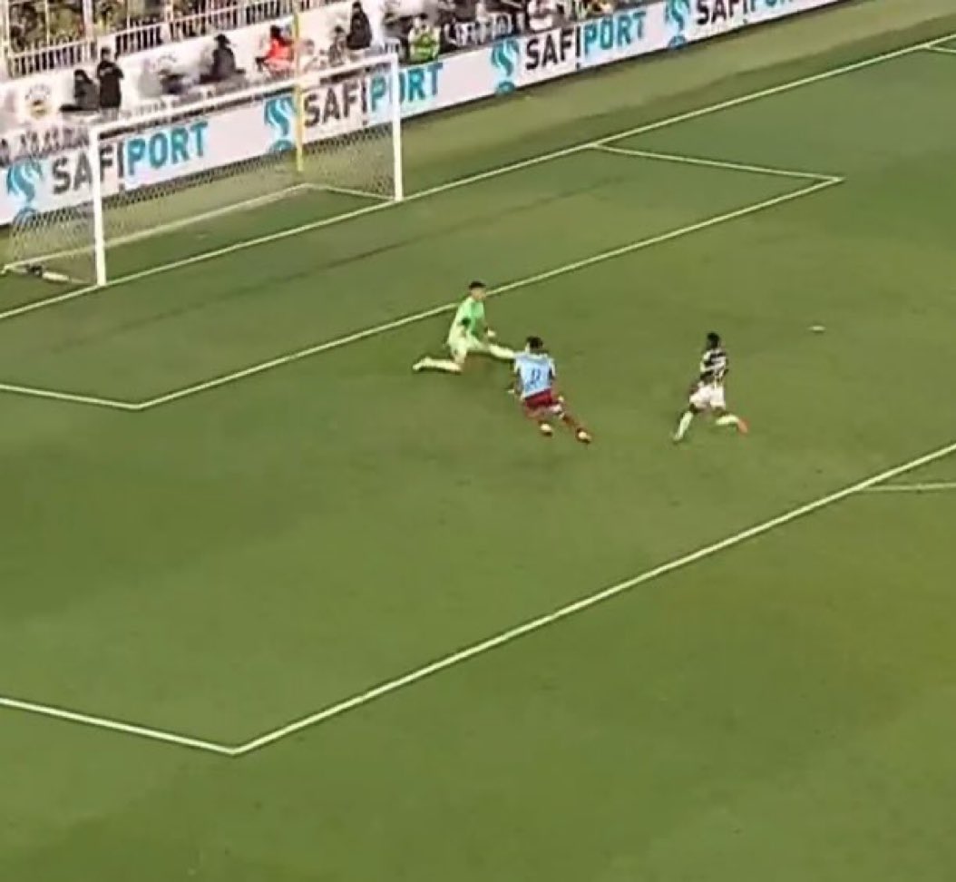 İRFAN CAN 🔥🔥

Fenerbahçe - Feyenoord
#FBvFEY