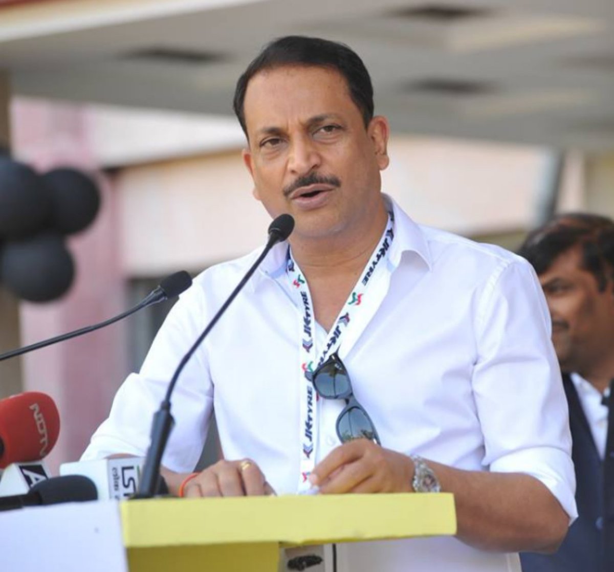 thakur__0's tweet image. बाप बताता नहीं कि वह बाप है, वह दिखा देता की वह बाप क्यों है 🗿

@RajivPratapRudy  
#constitutionclub #rajivprataprudy