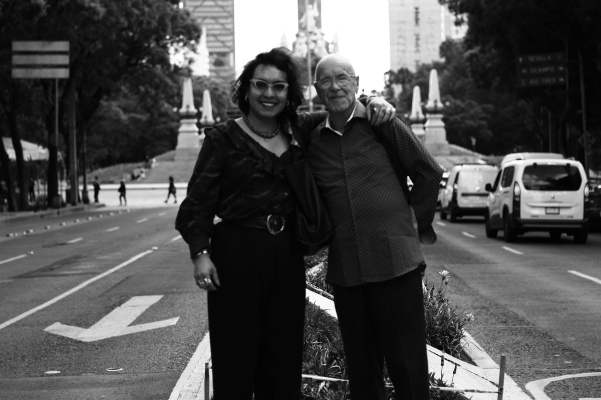 Évolet Aceves (@evoletaceves) on Twitter photo Con tristeza toca despedirnos de Henri Donnadieu. Tuve el enorme privilegio de hacerle su última entrevista, la cual llegó a leer y me dijo que lo alegraba mucho en sus días de convalecencia. Gracias por todo, Henri. Aquí la entrevista en <a href="/dominga_milenio/">Revista Dominga</a>: milenio.com/cultura/henri-… Con tristeza toca despedirnos de Henri Donnadieu. Tuve el enorme privilegio de hacerle su última entrevista, la cual llegó a leer y me dijo que lo alegraba mucho en sus días de convalecencia. Gracias por todo, Henri. Aquí la entrevista en <a href="/dominga_milenio/">Revista Dominga</a>: milenio.com/cultura/henri-…
