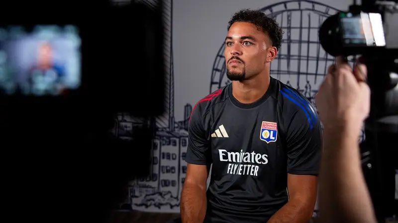 _BeFootball's tweet photo. L’OL poursuit son mercato 𝗜𝗡𝗧𝗘𝗟𝗟𝗜𝗚𝗘𝗡𝗧 🦁❤️💙

✅ 🏴󠁧󠁢󠁥󠁮󠁧󠁿 Tyler Morton (𝟮𝟬𝟬𝟮)
✅ 🇨🇿 Pavel Sulc (𝟮𝟬𝟬𝟬)
✅ 🇳🇱 Ruben Kluivert (𝟮𝟬𝟬𝟭)
✅ 🇵🇹 Afonso Moreira (𝟮𝟬𝟬𝟱)
✅ 🇨🇿 Adam Karabec (𝟮𝟬𝟬𝟯)

22 ans de moyenne d’âge. 👶 

Beaucoup de paris, situation oblige. 💰

📸 @OL
